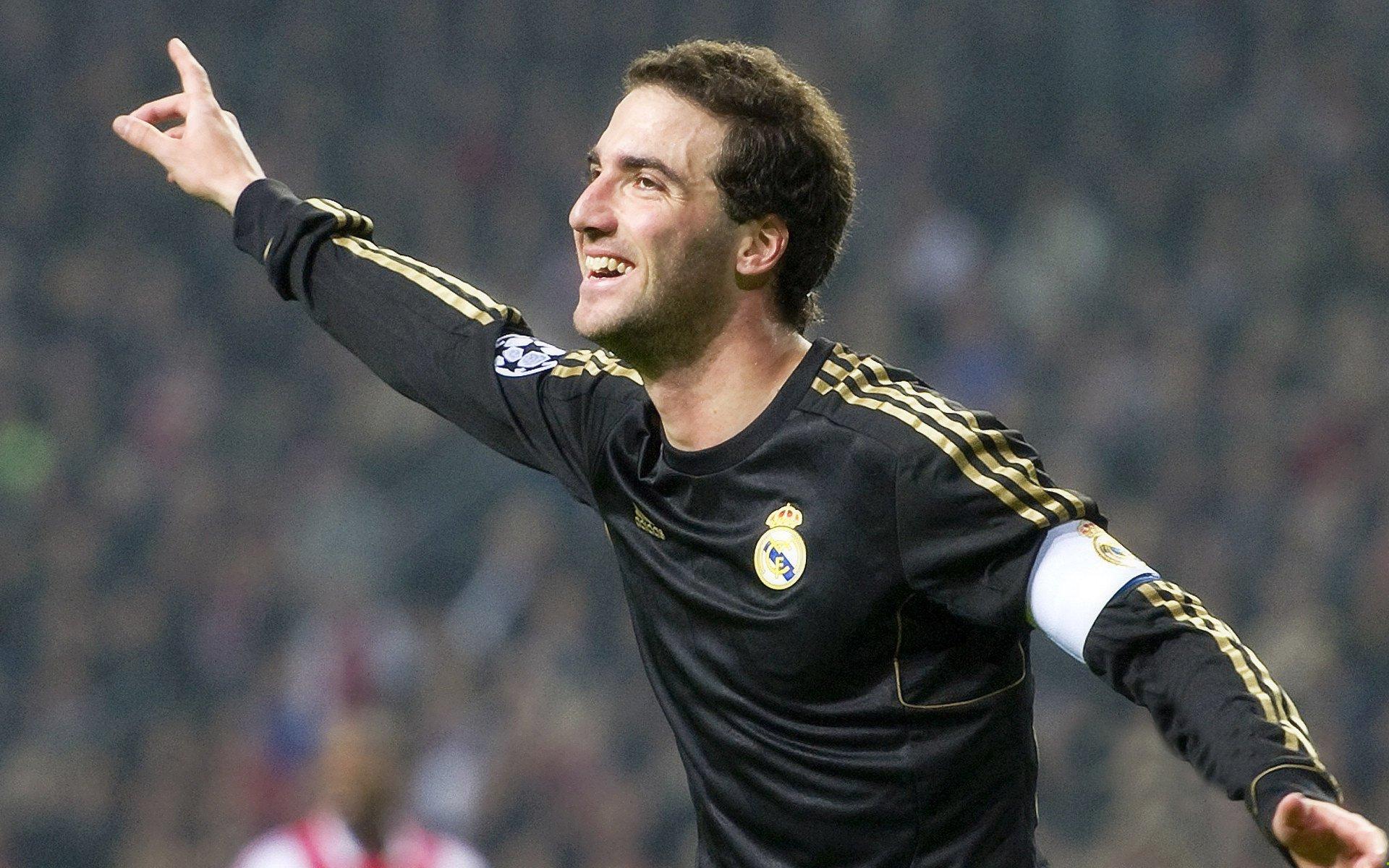 C罗梅开二度助球队逆转取胜 刷新个人进球纪录